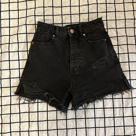 Zara Pants - Cute black Zara Jean shorts